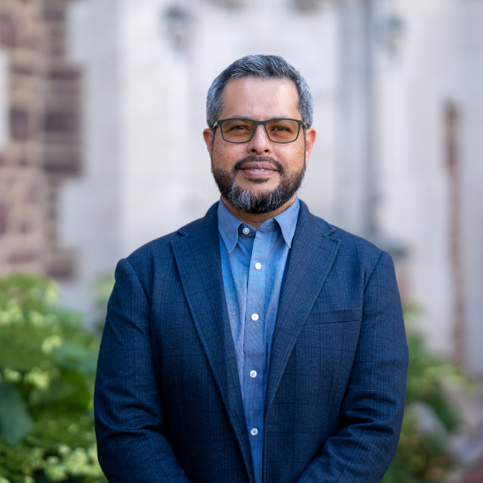 Headshot of ​Javier García Liendo